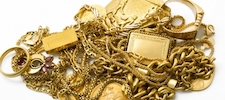 Vendre les anciens bijoux en or : rien que des avantages